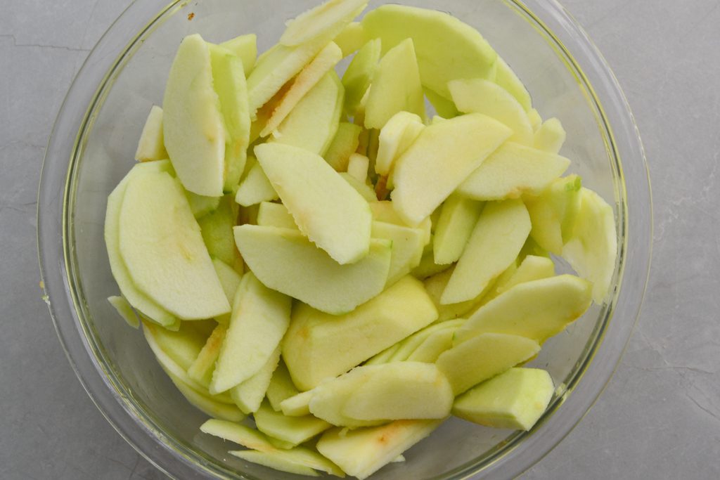 sliced apples in a bowl with lemon juice
